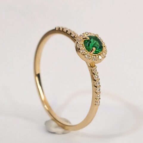 Anel red suspenço em ouro 18k , com 26 pedras.