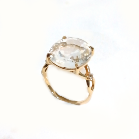 Anel Oval Nil em ouro 18k , com 3 pedras