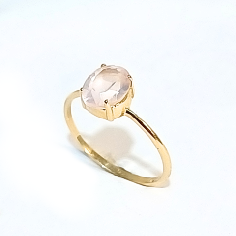 Anel Oval Lin em ouro 18k , com 1 pedra