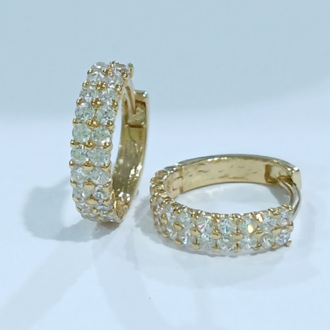 Brinco Argola Gil em ouro 18k , com 44 pedras.