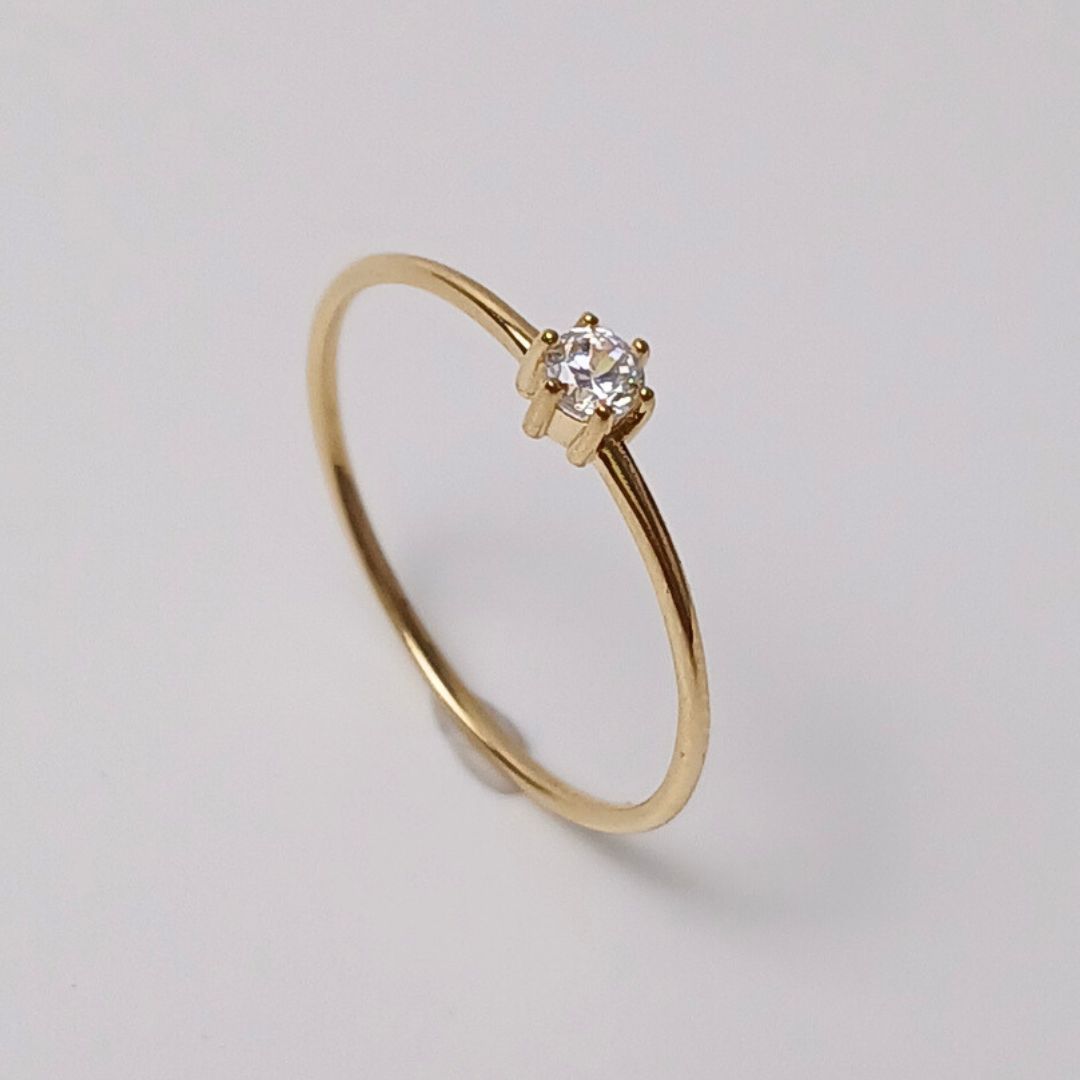 Anel Solitário em ouro 18k com 1 pedra.