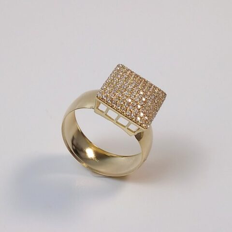Anel Quadrado Jr G em ouro 18k , com 121 pedras.