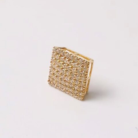 Pingente quadrado Jr. em ouro 18k com 64 pedras.
