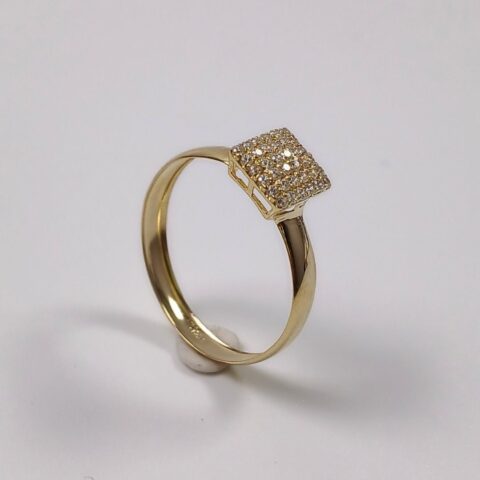 Anel Quadrado Jr P. em ouro 18k , com 36 pedras.
