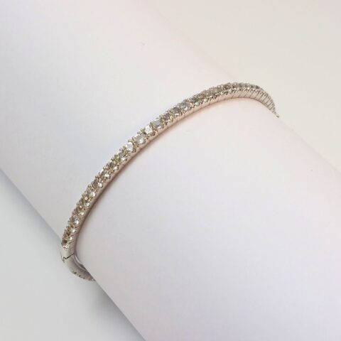 Bracelete em ouro 18k , com 67 pedras.