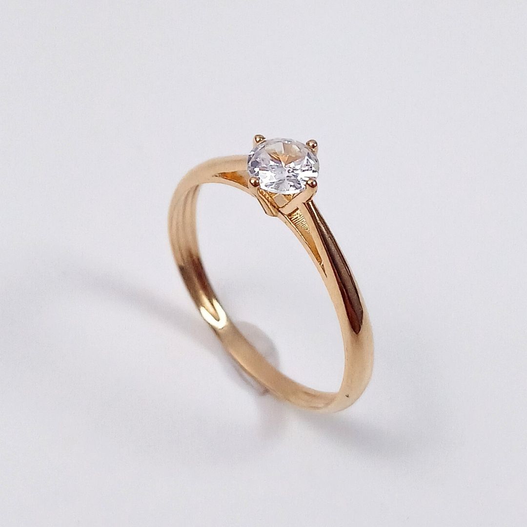 Anel Solitário em ouro 18k com 1 pedra.