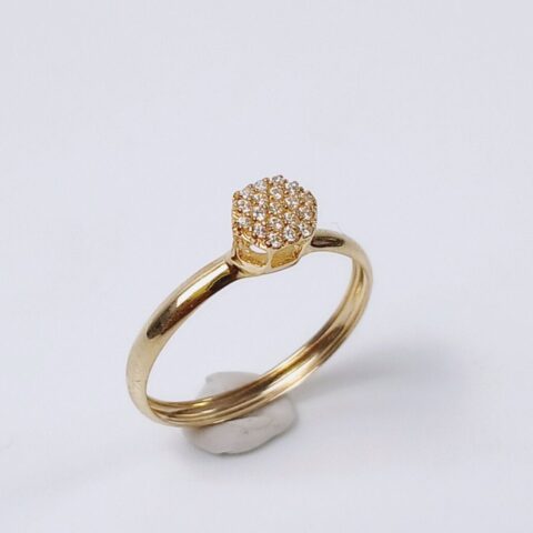 Anel Sextavado pp lever em ouro 18k com 19 pedras.