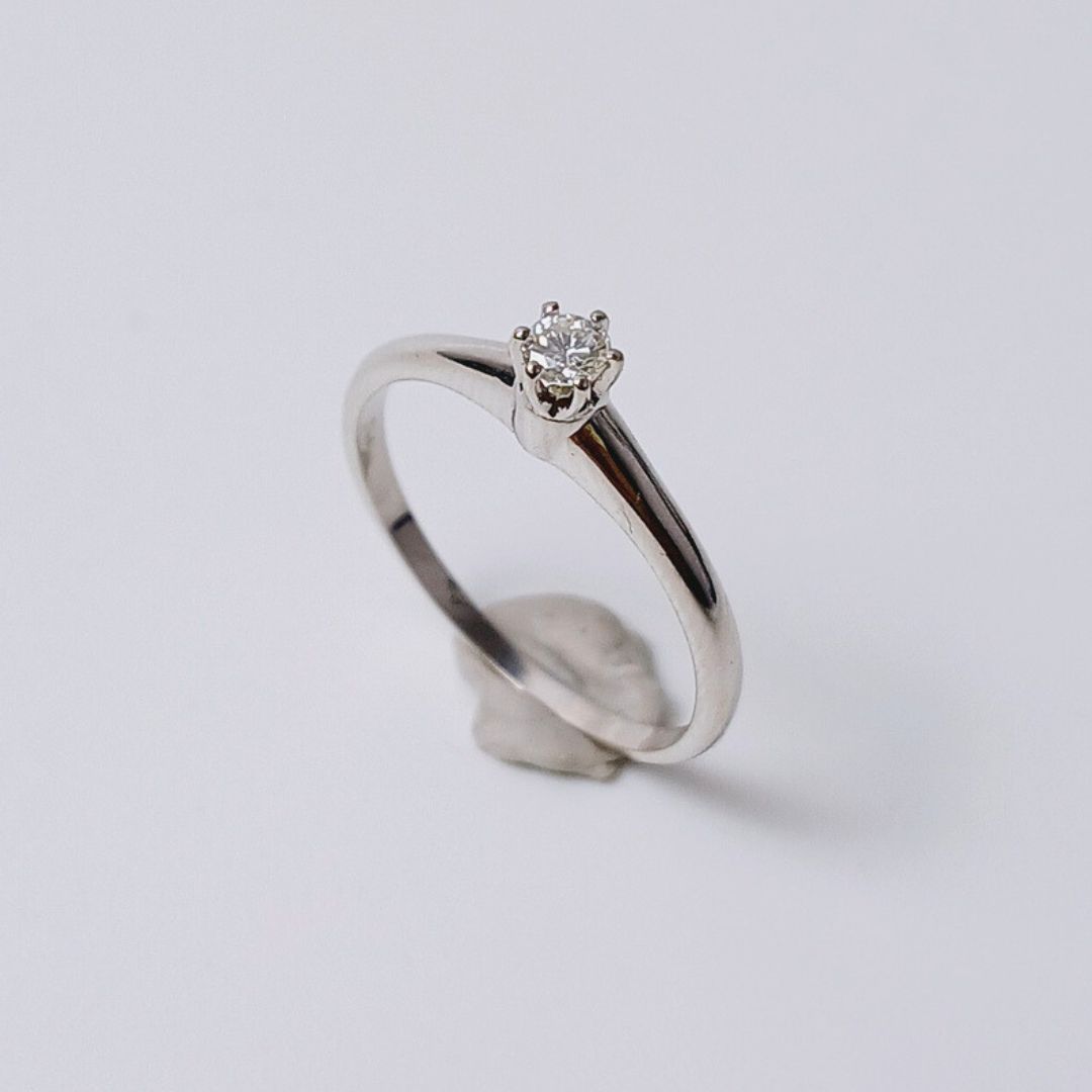 Anel Tiffany 15 pts em ouro 18k.