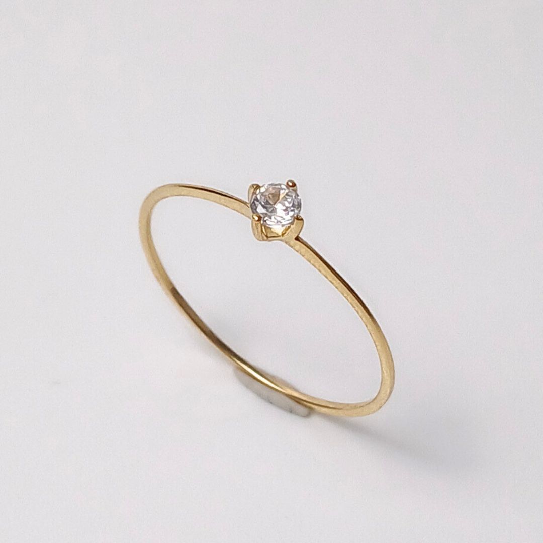 Anel solitário 4 garras em ouro 18k com 1 pedra.