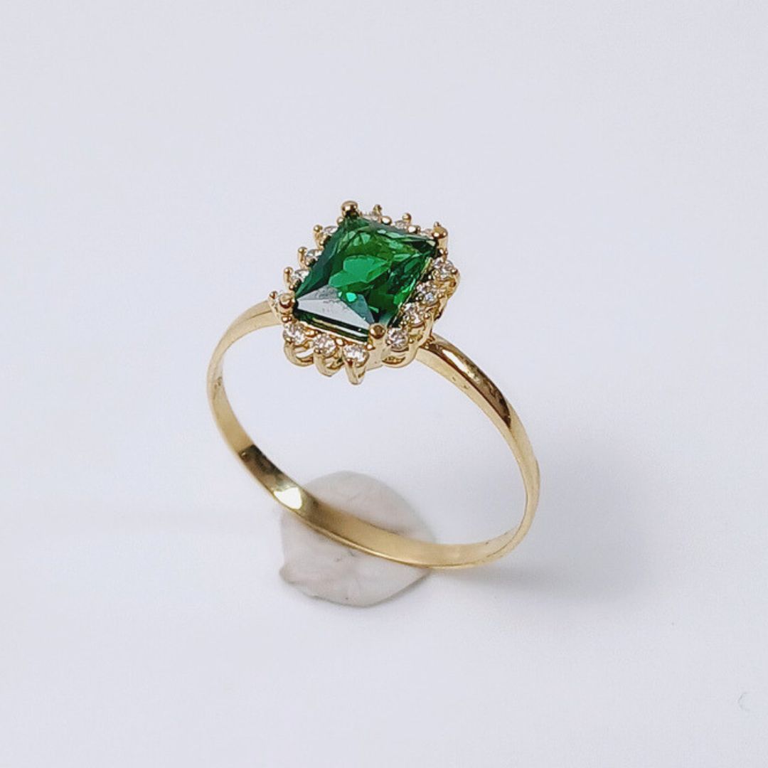 Anel Baguet em ouro 18k com 15 pedras.