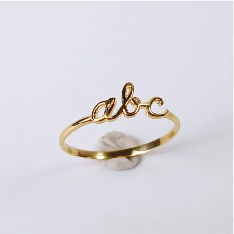 Anel ABC manuscrito S/P em ouro 18k
