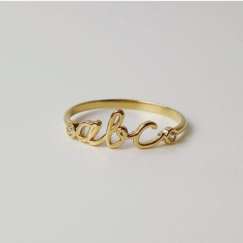 Anel ABC manuscrito em ouro 18k com 2 pedras