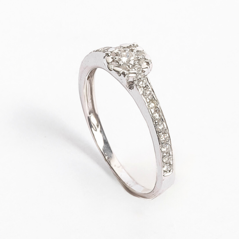 Anel Tipo Tiffany em ouro 18k , com 27 pedras