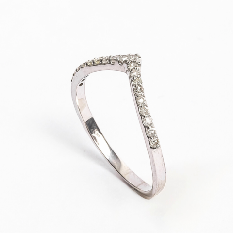 Anel Bico em ouro 18k , com 19 pedras