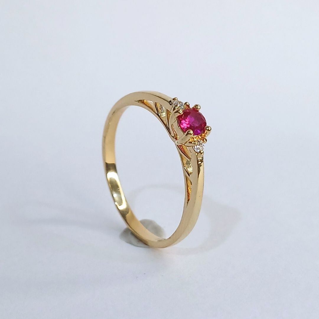 Anel Solitario Aereo em ouro 18k , com 3 pedras.