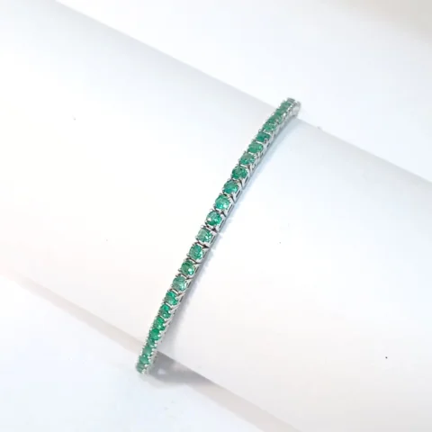 Pulseira Riviera em ouro 18k , com 59 pedras.